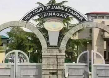 महिला के पति शेख जहूर अहमद ने कोर्ट को सूचित किया कि पाकिस्तान में उसकी पत्नी की देखभाल और सुरक्षा करने वाला कोई नहीं है