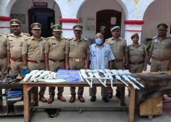 लखनऊ में हकीम सलाहुद्दीन के घर से मिले 300 हथियार और 50,000 कारतूस, लोग बोले- ‘गृह युद्ध की तैयारी है’