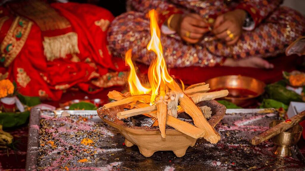 शादियों को लेकर समाज की सोच बदल रही है? (Photo- Canva)