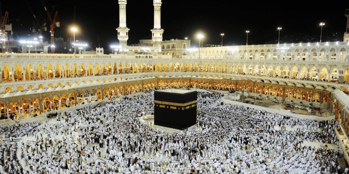 दुनिया में तेज़ी से बढ़ रही है मुस्लिम आबादी (Photo-Canva)