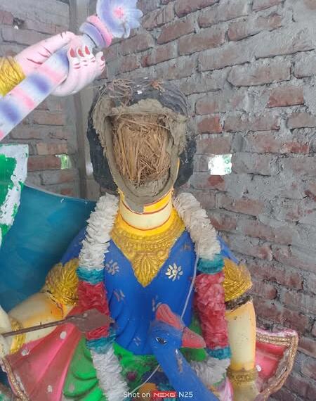 बांग्लादेश में एक और हिंदू मंदिर पर हमला, तोड़ी गई देवी सरस्वती और भगवान कार्तिकेय की मूर्तियां