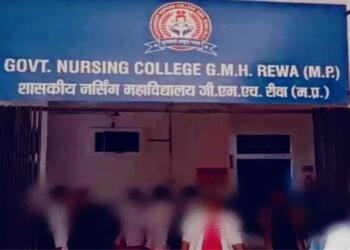 80 छात्राओं ने डॉ. अशरफ पर लगाए गंदा व्यवहार करने के आरोप, कहा- यहां नहीं कर सकते काम