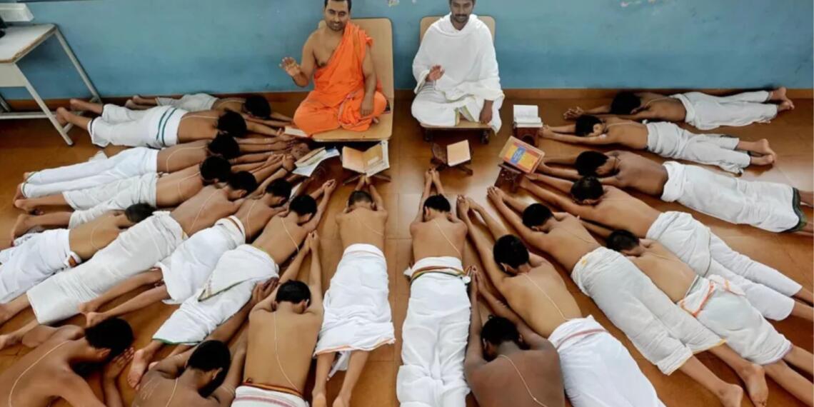 गुरु पूर्णिमा: आभार, भक्ति और ज्ञान की रौशनी का पर्व