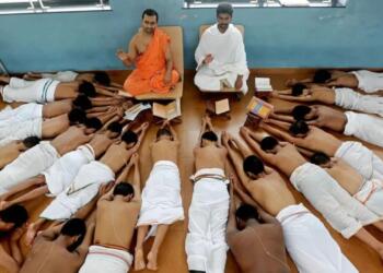 गुरु पूर्णिमा: आभार, भक्ति और ज्ञान की रौशनी का पर्व