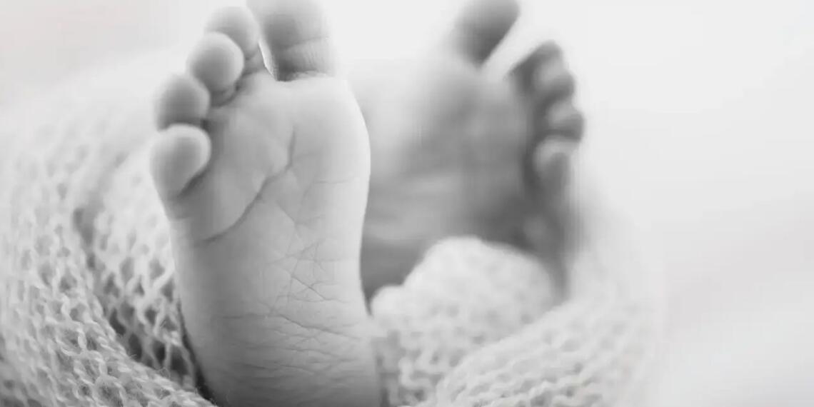 महाराष्ट्र में चलती बस में जन्मा बच्चा, मां ने खिड़की से फेंका बाहर- मौके पर मौत
