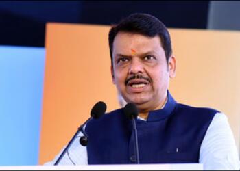 देवेंद्र फडणवीस का ऐलान: हिंदू, बौद्ध, सिखों को छोड़ सभी के SC सर्टिफिकेट होंगे रद्द