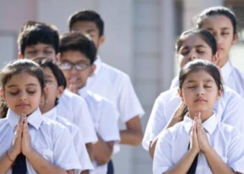 अब स्कूल की प्रार्थना में बोले जाएंगे गीता के श्लोक, उत्तराखंड के बाद इस राज्य ने भी बनाया नियम