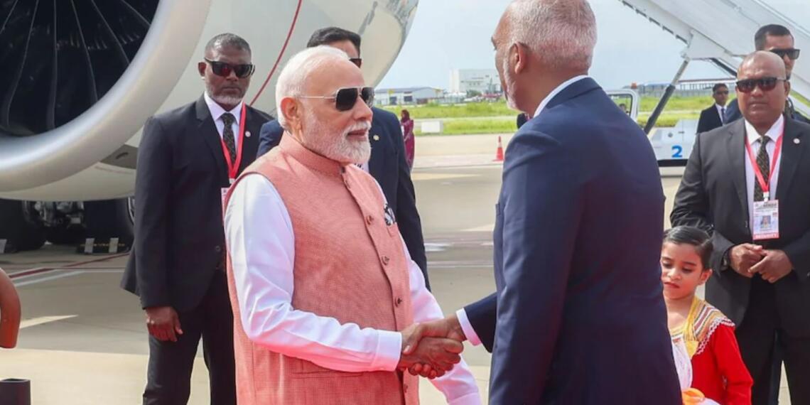 ‘इंडिया आउट’ से ‘रेड कार्पेट वेलकम’ तक: मोदी-मुइज़्ज़ू मुलाकात से भारत-मालदीव रिश्तों की नई शुरुआत