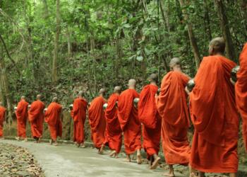 बौद्ध भिक्षुओं का प्रतीकात्मक चित्र (Photo - Canva)