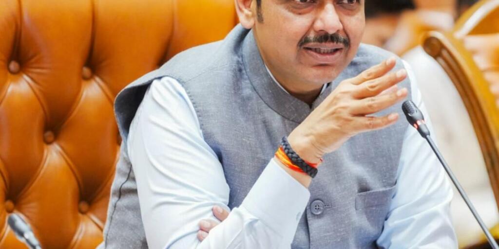 यह मराठी गौरव नहीं, राजनीतिक बर्बरता है, जानें सीएम फडनवीस ने मनसे को दी चेतावनी