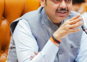 यह मराठी गौरव नहीं, राजनीतिक बर्बरता है, जानें सीएम फडनवीस ने मनसे को दी चेतावनी