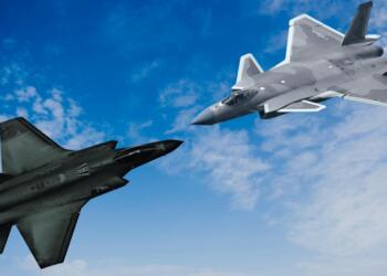 चीन का J-20 और अमेरिका का F-35 (FILE PHOTO)