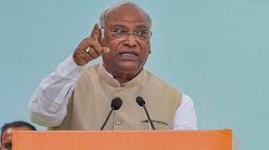 'मुरमा जी और कोविड', राष्ट्रपति द्रौपदी मुर्मू को ये क्या बोल गए कांग्रेस अध्यक्ष खरगे? बीजेपी आगबबूला