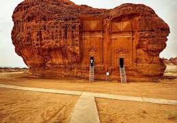 इस्लाम के गढ़ सऊदी अरब में रेत में छिपा था 8000 साल पुराना मंदिर, जानें और क्या-क्या मिला