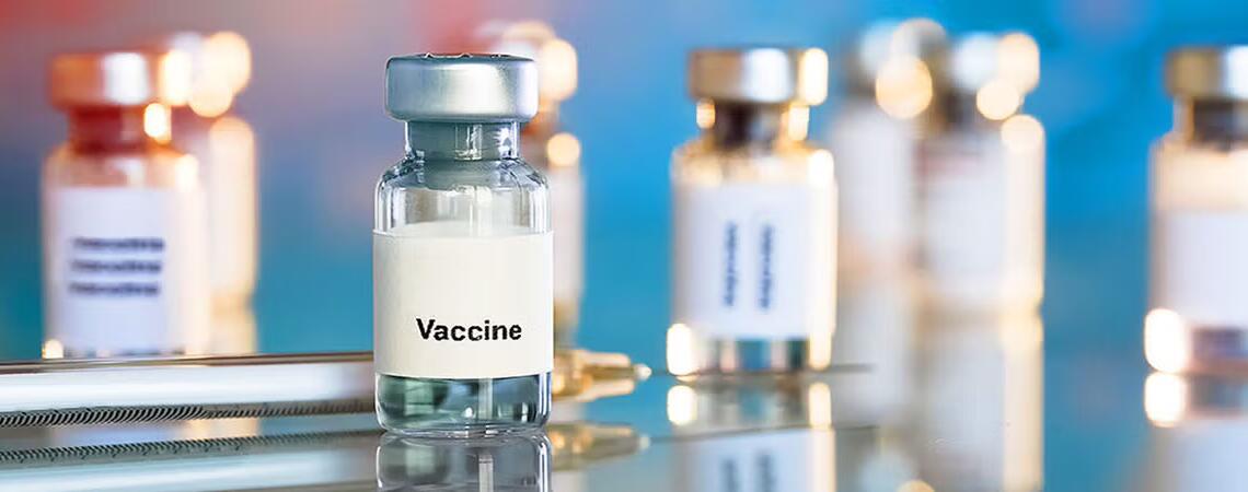 क्या कोविड वैक्सीन से हो रही हैं अचानक मौतें? विशेषज्ञों ने सच्चाई बताई