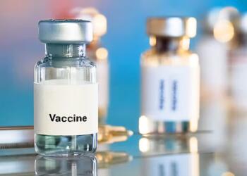 क्या कोविड वैक्सीन से हो रही हैं अचानक मौतें? विशेषज्ञों ने सच्चाई बताई