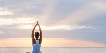 स्वस्थ रहने के लिए योग सीखना चाहते हैं तो आपके लिए हैं भारत के ये पांच स्थान