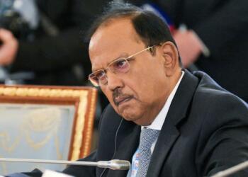 ट्रंप की नाराजगी से नहीं डरेगा भारत, रूस पहुंचे अजित डोभाल, पुतिन से हो सकती है बड़ी डील