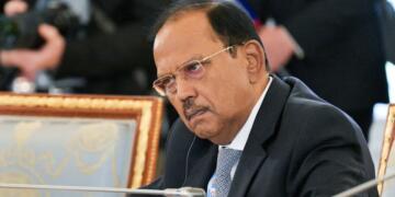 ट्रंप की नाराजगी से नहीं डरेगा भारत, रूस पहुंचे अजित डोभाल, पुतिन से हो सकती है बड़ी डील