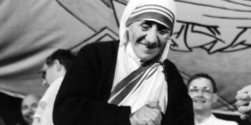 क्या वाकई में संत थीं मदर टेरेसा, जानें पूरी सच्चाई