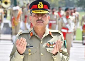 असीम मुनीर "अमेरिका द्वारा प्रशिक्षित वर्दीधारी कुत्ता": पाकिस्तान में मुखर हुआ विरोध