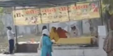 दिल्ली के सरकारी स्कूल के खेल मैदान में बनी अवैध मजार, बच्चों के अधिकारों पर हमला