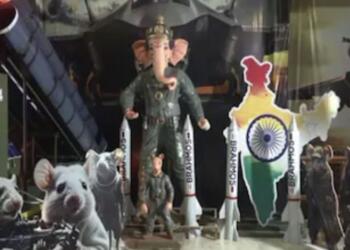 देशभक्ति और भक्ति का संगम: हैदराबाद मंडल ने रक्षा बलों को श्रद्धांजलि देने के लिए S-400 से प्रेरित भगवान गणेश की मूर्ति बनाई