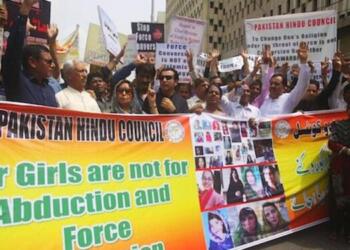 जबरन धर्मांतरण की फैक्ट्री: जानें पाकिस्तान में हिंदू और ईसाई लड़कियों की दर्दनाक सच्चाई