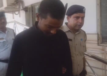 कोलकाता एयरपोर्ट टर्मिनल में कांच तोड़ने की कोशिश करने वाले बांग्लादेशी युवक को हिरासत में लिया गया