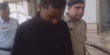 कोलकाता एयरपोर्ट टर्मिनल में कांच तोड़ने की कोशिश करने वाले बांग्लादेशी युवक को हिरासत में लिया गया