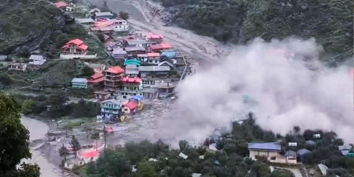 उत्तराखंड के धराली में फ्लैश फ्लड: क्या यह केवल बादल फटने की घटना है या ग्लेशियर टूटने का बड़ा खतरा?