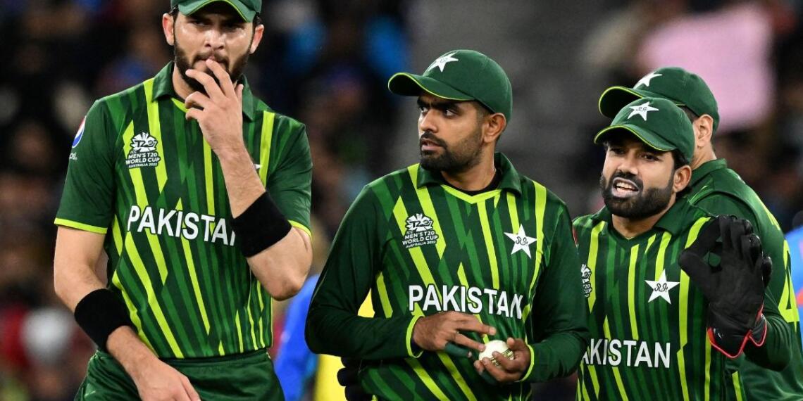 एशिया कप हारने के बाद पाकिस्तान के लोगों ने ही पाकिस्तान टीम को सोशल मीडिया पर धो डाला! उड़ाया मजाक