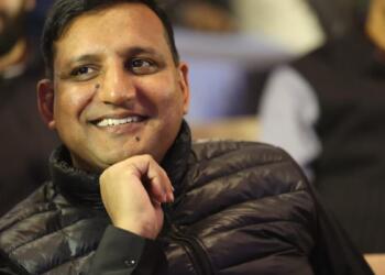 राजद में ‘परिवार बनाम करीबी’ विवाद? रोहिणी के तीखे पोस्ट के बाद संजय यादव की सफाई