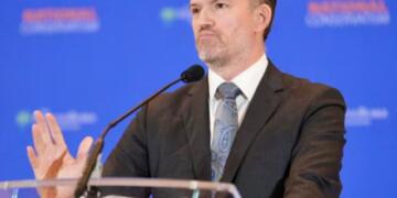 भारत के फैसलों पर सीधे हस्तक्षेप नहीं कर सकता अमेरिका, ट्रंप के सहयोगी ने ही अमेरिका को सुनाया