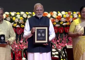 एक सिक्के में सौ बरस की कहानी: राष्ट्रीय स्वयंसेवक संघ की शताब्दी गाथा