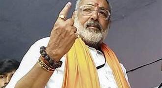 भारत में लोकतंत्र सर्वोपरि, पाकिस्तान नहीं: बिहार चुनाव में बुर्का विवाद पर गिरिराज सिंह ने विपक्ष को दिखाया आईना