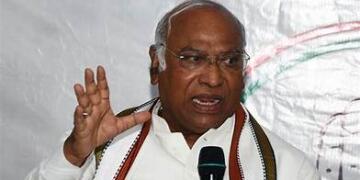 खरगे की मांग बनाम RSS: डर के साथ कब तक भारतीय राजनीति में कब तक खड़ी रह पाएगी कांग्रेस