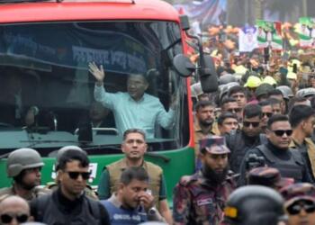 राजनीतिक संकट और हिंसा के बीच बांग्लादेश की सड़कें तनावपूर्ण