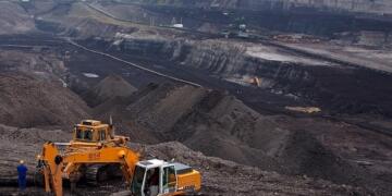 निर्माण के खिलाफ कार्रवाई करते हुए 400 से ज्यादा घरों को ध्वस्त कर दिया है