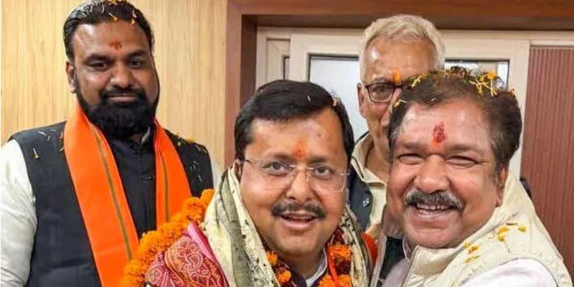 नितिन नबीन के स्वागत के लिए पूरे मार्ग को पार्टी झंडों, बैनरों और होर्डिंग्स से सजाया जाएगा.