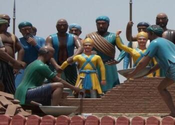 गुरु गोबिंद सिंह जी ने मुगल शासक औरंगज़ेब की अधीनता स्वीकार करने से इंकार कर दिया