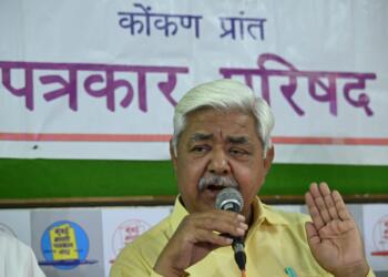 आलोक कुमार ने बताया कि गुरुवार रात दीपु चंद्र दास पर कथित ईशनिंदा का आरोप लगाकर भीड़ ने उसे जिंदा जला दिया