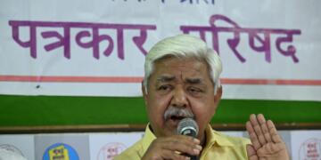 आलोक कुमार ने बताया कि गुरुवार रात दीपु चंद्र दास पर कथित ईशनिंदा का आरोप लगाकर भीड़ ने उसे जिंदा जला दिया