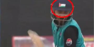 जम्मू और कश्मीर में एक स्थानीय क्रिकेटर के घरेलू लीग मैच के दौरान फलस्तीन का झंडा इस्तेमाल करने के बाद विवाद खड़ा हो गया है