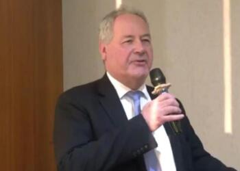 ब्रिटिश सांसद बॉब ब्लैकमैन जयपुर में सभा को संबोधित करते हुए, अनुच्छेद 370 के निरस्तीकरण और जम्मू-कश्मीर पर भारत के रुख का समर्थन दोहराते हुए