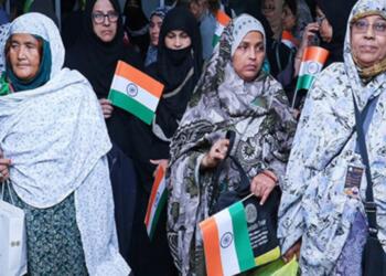 ईरान से लौटें भारतीय नागरिकों के आंखों में साफ दिखा डर