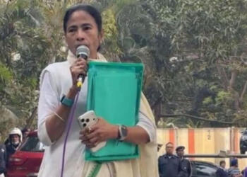 कोलकाता में IPAC प्रमुख के आवास पर ईडी की कार्रवाई के दौरान बढ़ा राजनीतिक तनाव