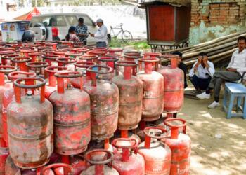 देशभर में ईंधन का पर्याप्त भंडार; LPG आपूर्ति को प्राथमिकता: केंद्र सरकार