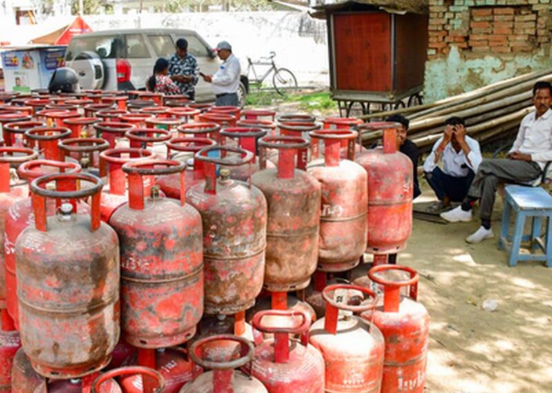 देशभर में ईंधन का पर्याप्त भंडार; LPG आपूर्ति को प्राथमिकता: केंद्र सरकार