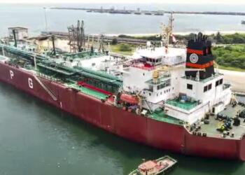 शिवालिक के LPG लेकर गुजरात के मुंद्रा पोर्ट पहुँचने के बाद अब ‘नंदा देवी’ भी भारत के कांडला बंदरगाह पर पहुँच चुका है, विस्तार से समझते